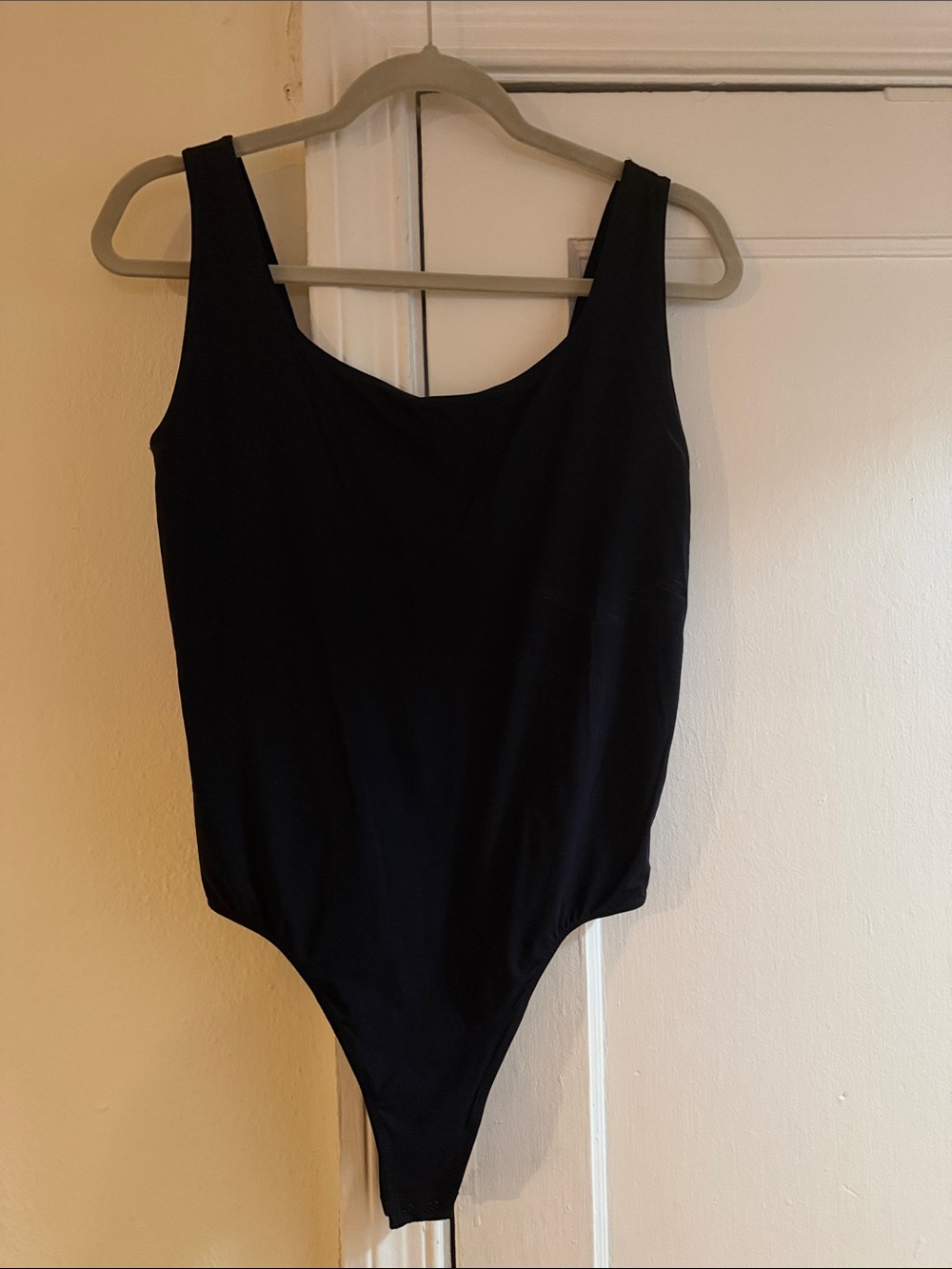 VINCE SCOOPNECK THONG BODYSUIT, NWT L